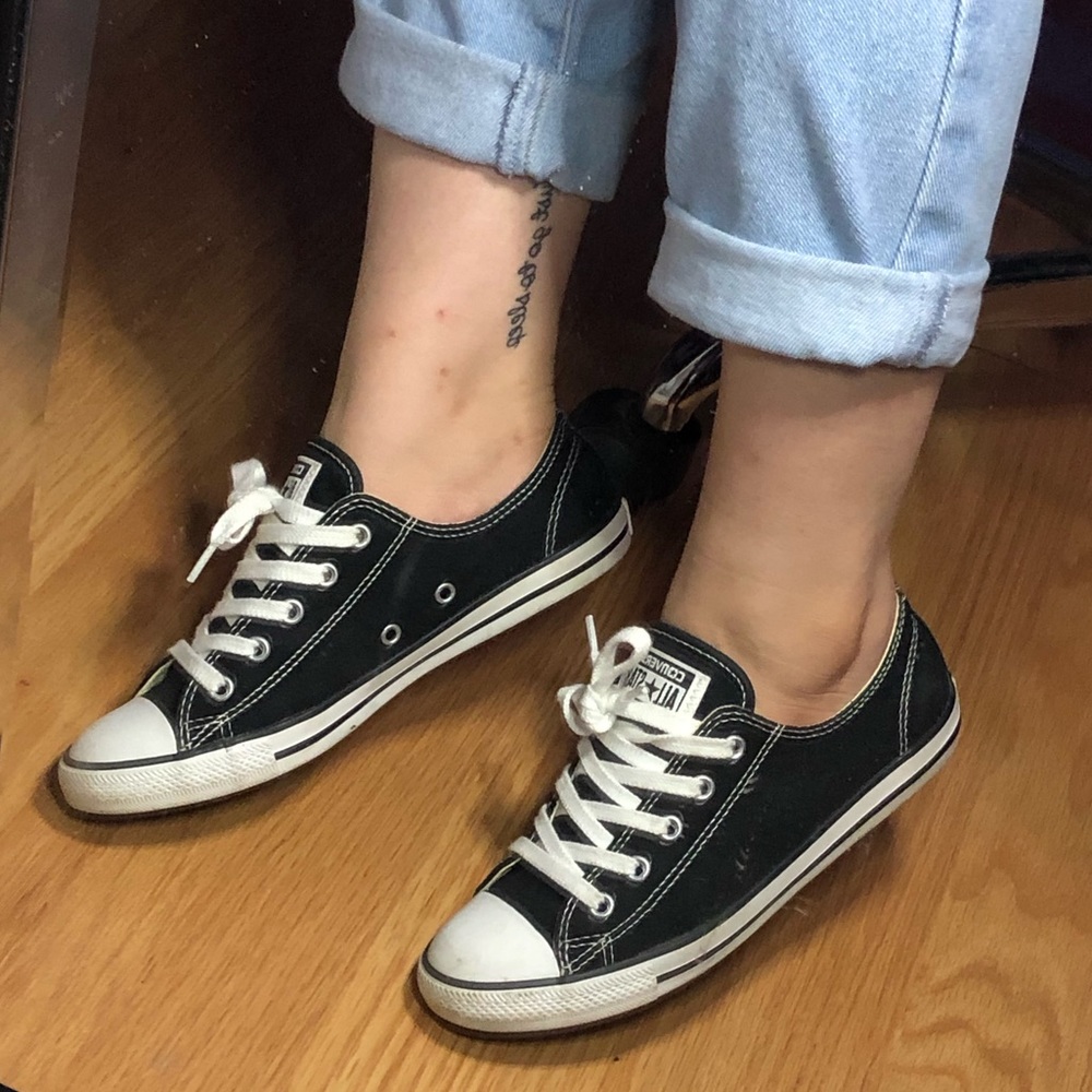 thin black n white converse